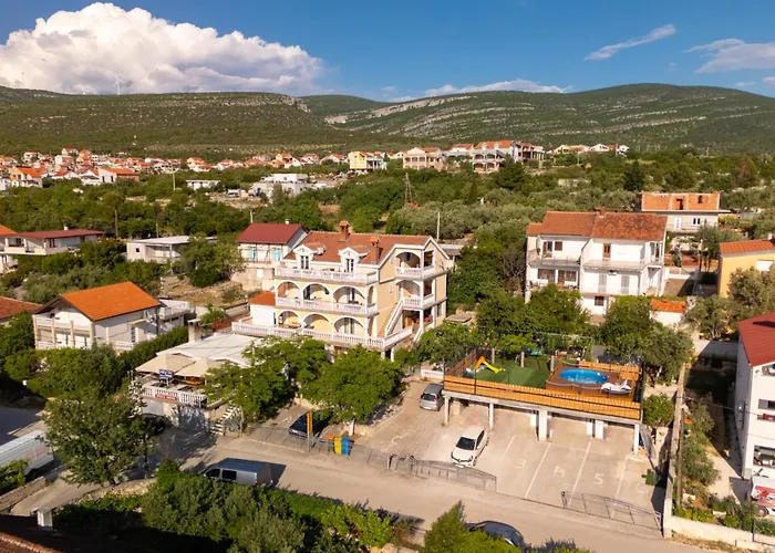 Adriatic Guest House Milic * 고르니 카린